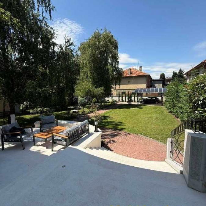 Kuća za izdavanje, FON, Beograd, 312m², 4.000 €/mes