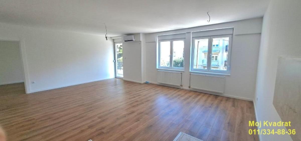 Četvorosoban stan na prodaju, Sremčica, Beograd, 94m², 165.000 €
