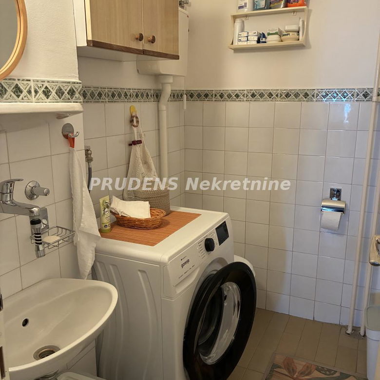 Četvorosoban stan na prodaju, Cerak Vinogradi, Beograd, 94m², 270.000 €