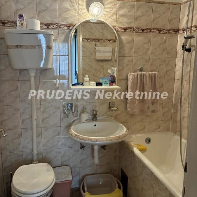 Četvorosoban stan na prodaju, Cerak Vinogradi, Beograd, 94m², 270.000 €