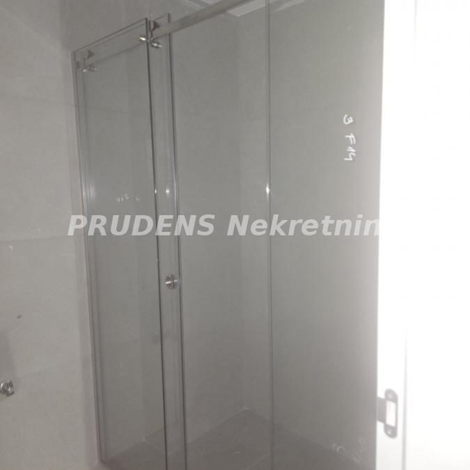 Trosoban stan na prodaju, Banovo Brdo, Beograd, 79.45m², 277.380 €