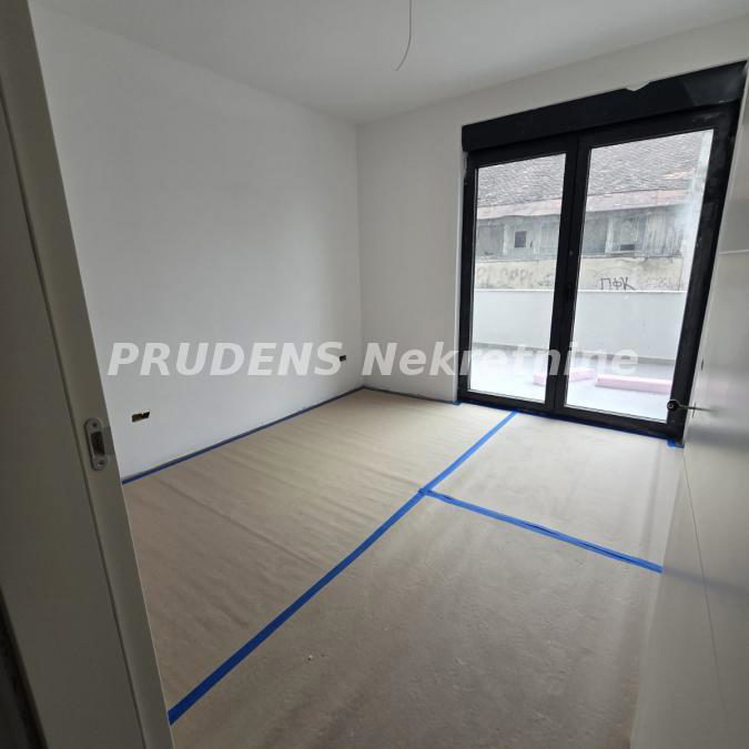 Trosoban stan na prodaju, Banovo Brdo, Beograd, 79.45m², 277.380 €