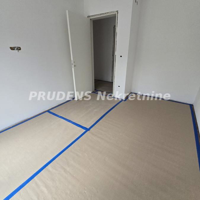 Trosoban stan na prodaju, Banovo Brdo, Beograd, 79.45m², 277.380 €