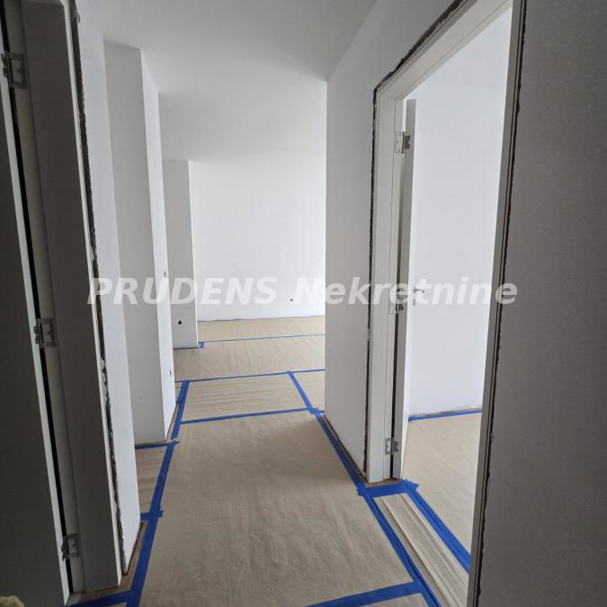 Trosoban stan na prodaju, Banovo Brdo, Beograd, 79.45m², 277.380 €