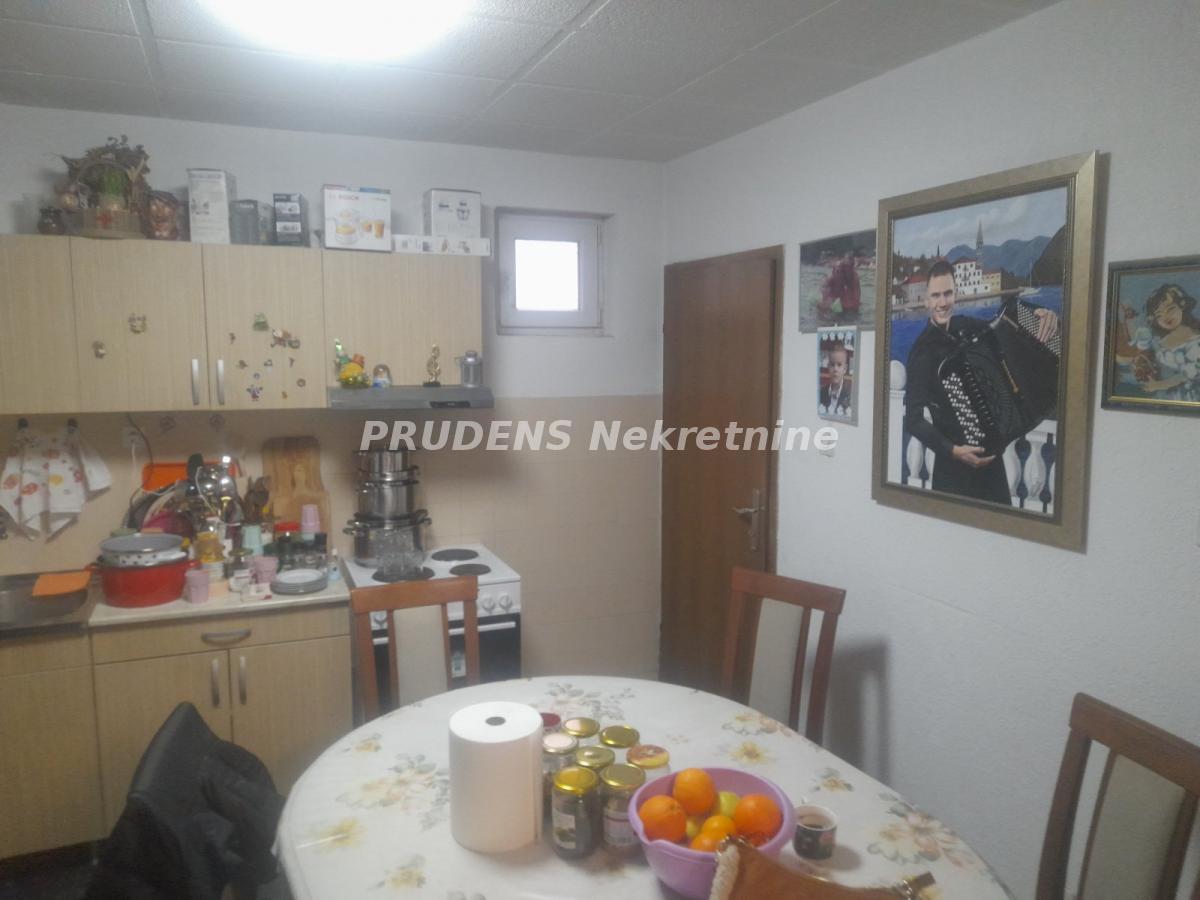 Kuća na prodaju, Surčin, Beograd, 465m², 765.000 €