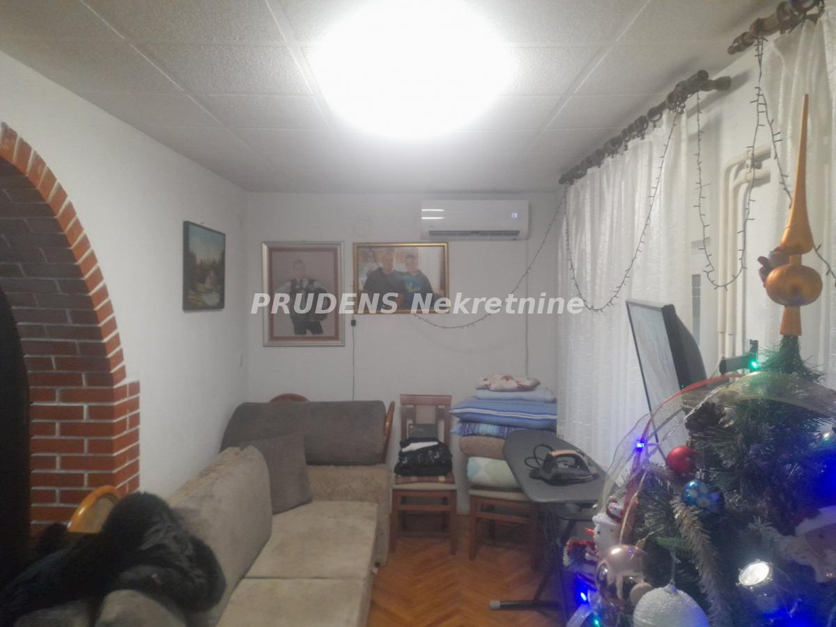 Kuća na prodaju, Surčin, Beograd, 465m², 765.000 €