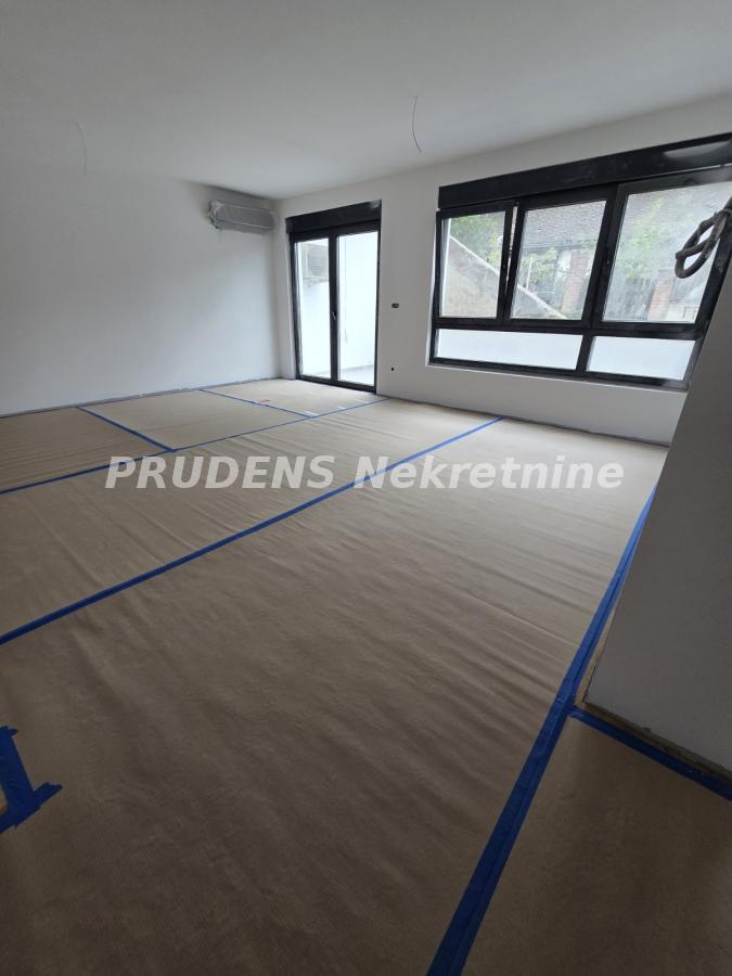actionimagesite31agencyprudensnekimggiehtb3n2w-1 Trosoban stan na prodaju, Banovo Brdo, Beograd, 79.45m², 277.380 €