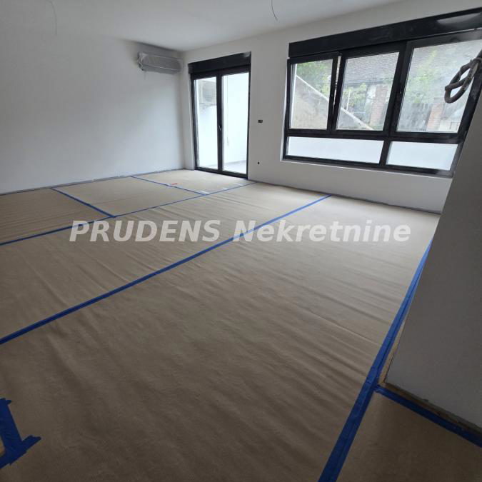 Trosoban stan na prodaju, Banovo Brdo, Beograd, 79.45m², 277.380 €