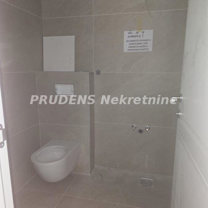 Trosoban stan na prodaju, Banovo Brdo, Beograd, 79.45m², 277.380 €