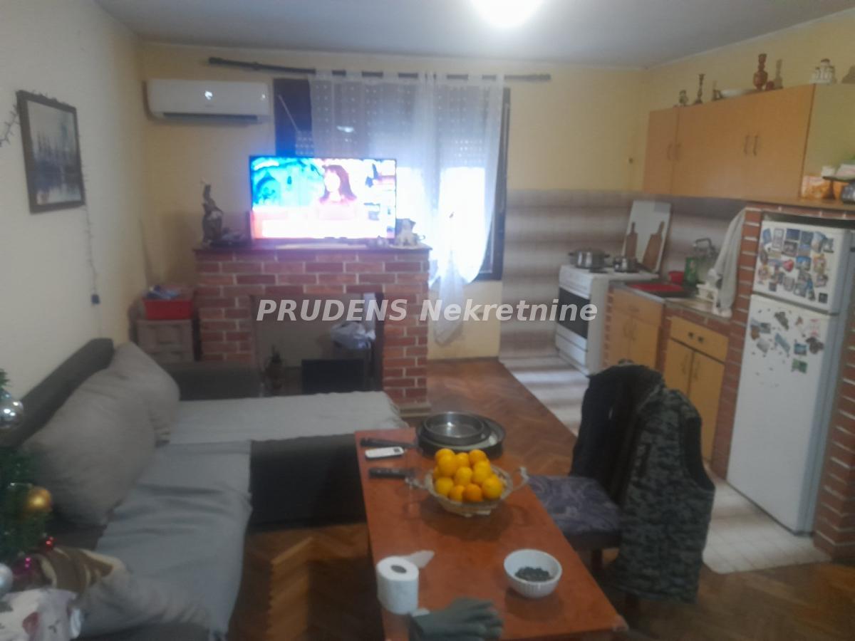 Kuća na prodaju, Surčin, Beograd, 465m², 765.000 €