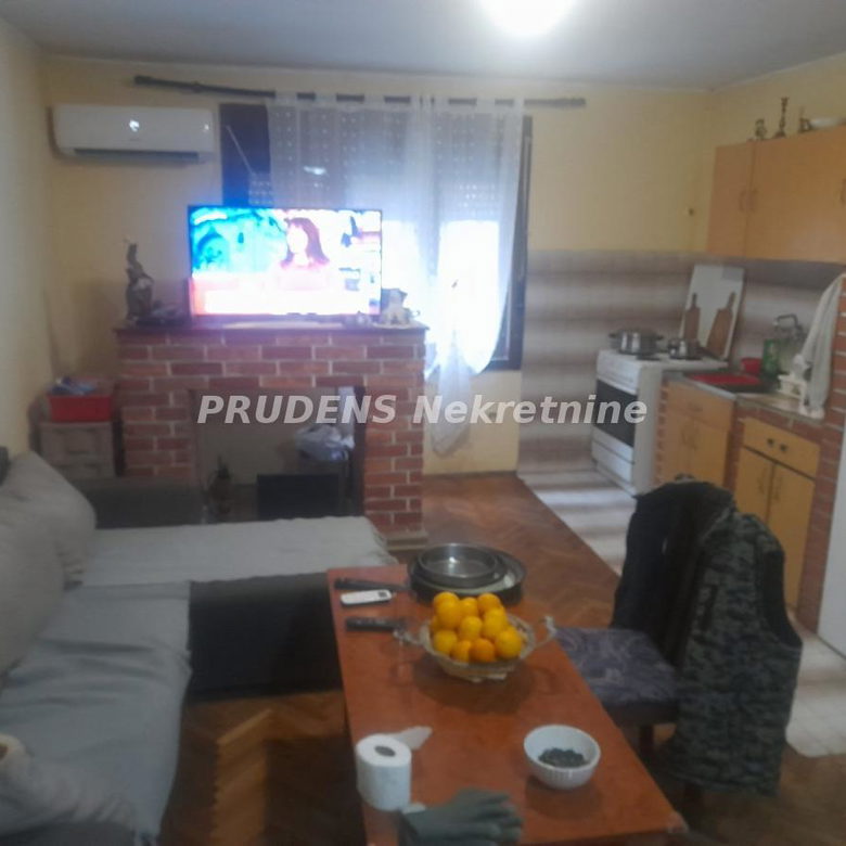 Kuća na prodaju, Surčin, Beograd, 465m², 765.000 €