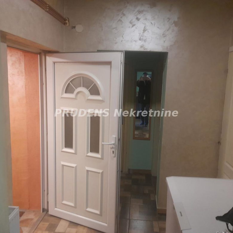 Kuća na prodaju, Deč, Pećinci, 90m², 60.000 €