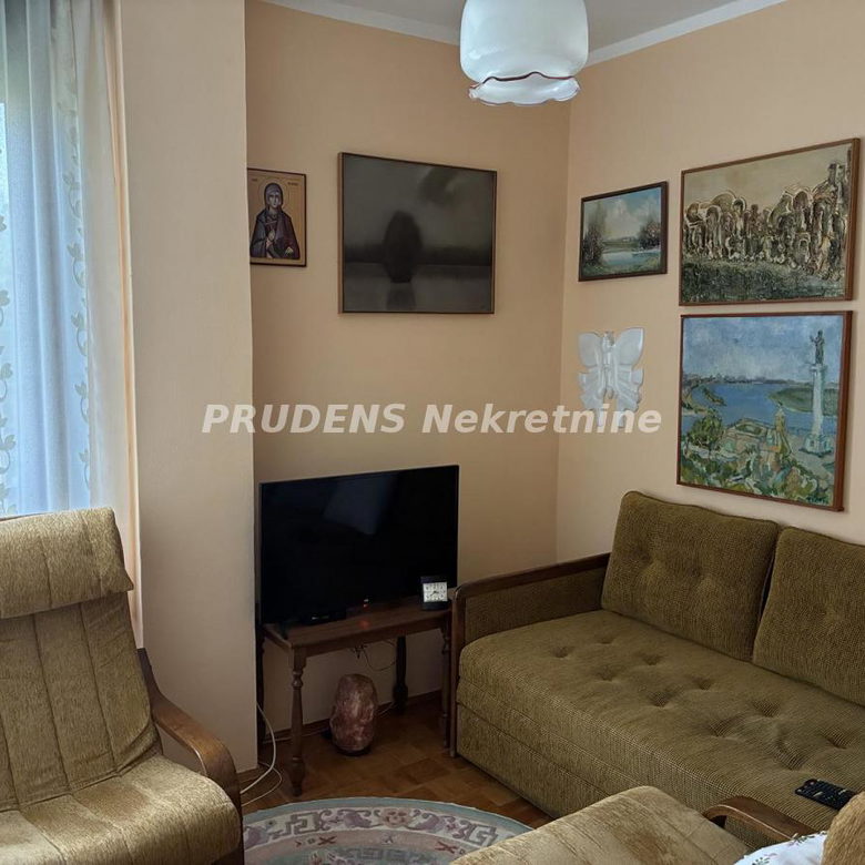 Četvorosoban stan na prodaju, Cerak Vinogradi, Beograd, 94m², 270.000 €