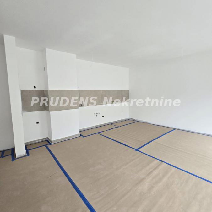 Trosoban stan na prodaju, Banovo Brdo, Beograd, 79.45m², 277.380 €