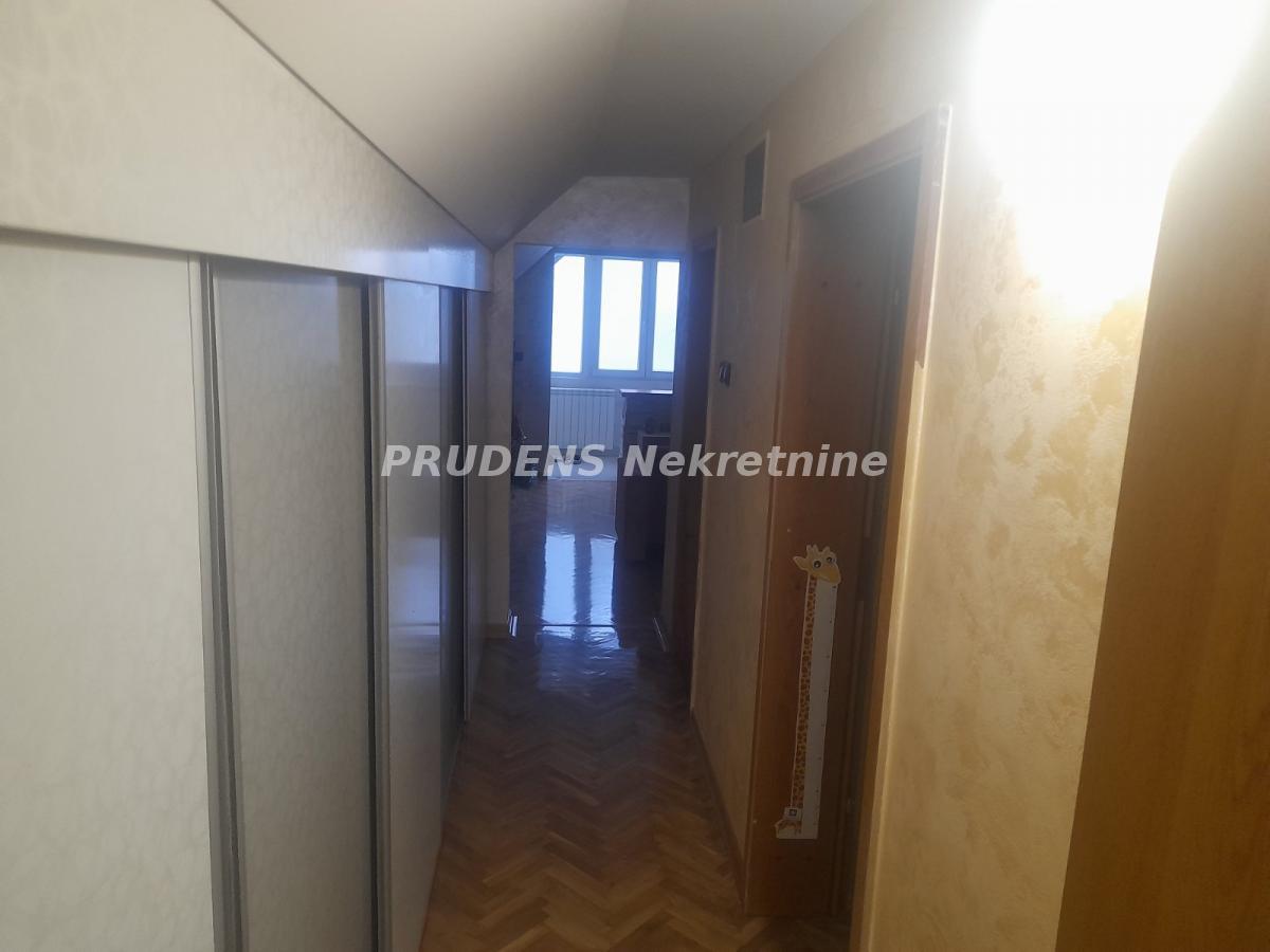 Kuća na prodaju, Surčin, Beograd, 465m², 765.000 €