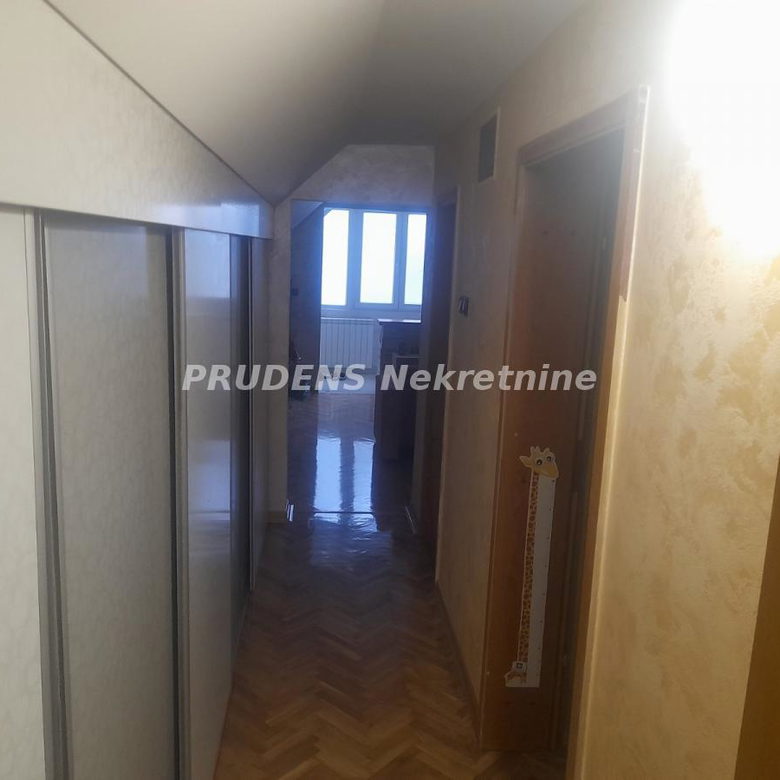 Kuća na prodaju, Surčin, Beograd, 465m², 765.000 €