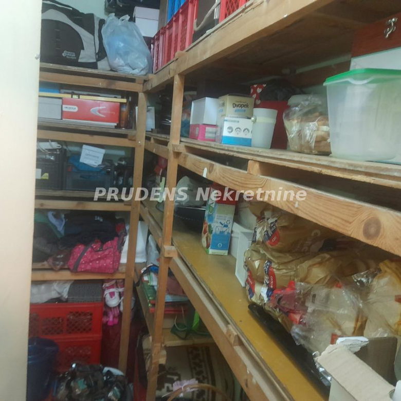 Kuća na prodaju, Deč, Pećinci, 90m², 60.000 €