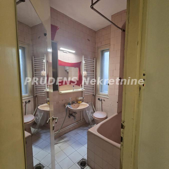 Dvoiposoban stan na prodaju, Takovska, Beograd, 65m², 239.000 €