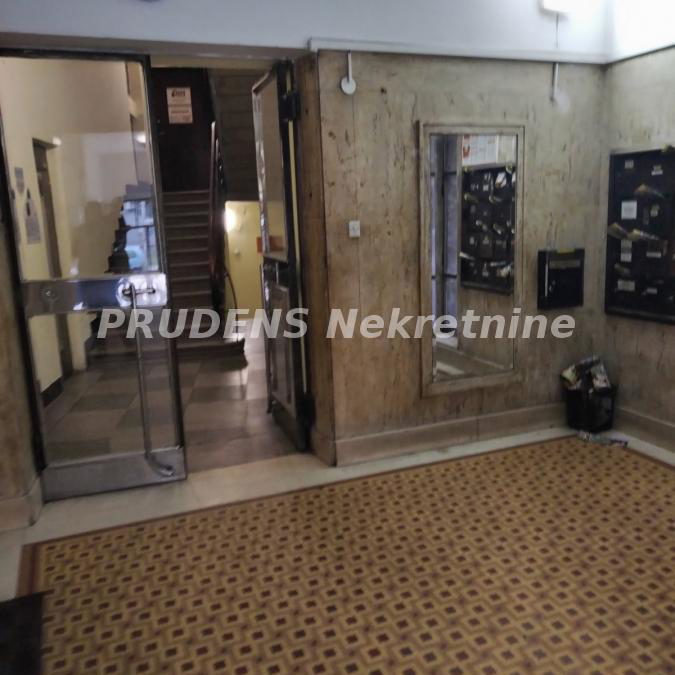 Trosoban stan na prodaju, Skupština, Beograd, 80m², 240.000 €