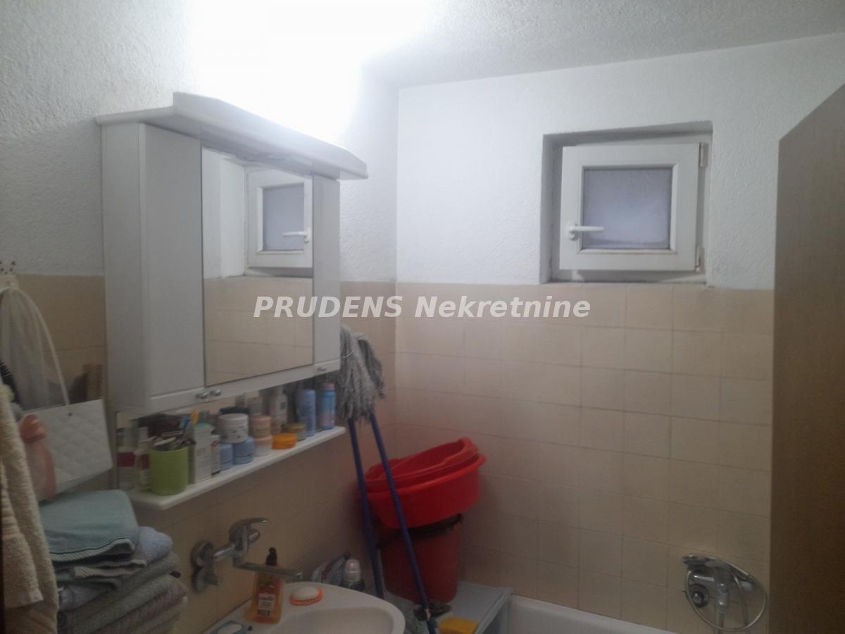 Kuća na prodaju, Surčin, Beograd, 465m², 765.000 €