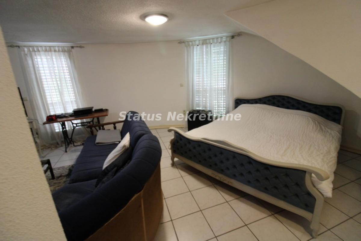 Kuća na prodaju, Sremska Mitrovica, 416m², 380.000 €