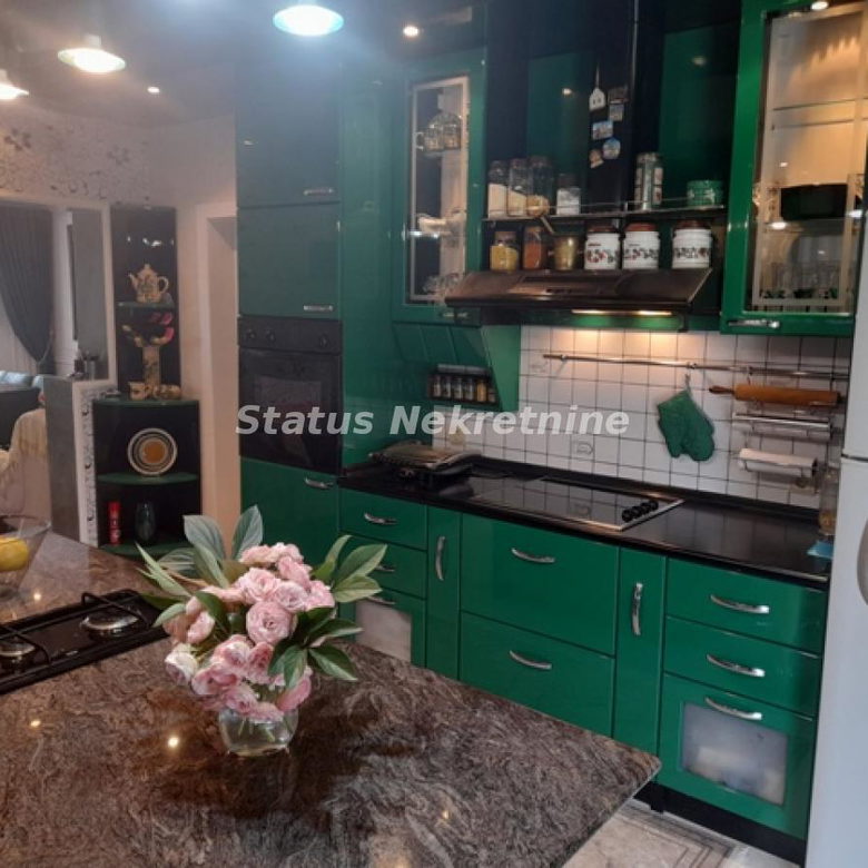 Kuća na prodaju, Temerin, 274m², 264.710 €