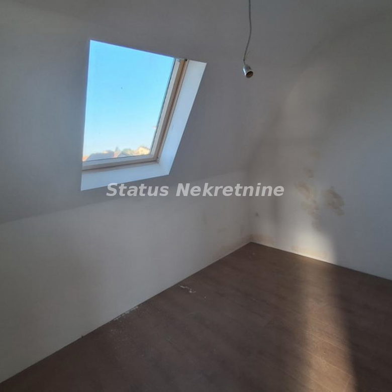 Četvorosoban stan na prodaju, Veternik, Novi Sad, 65m², 129.730 €