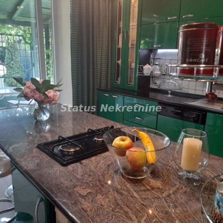 Kuća na prodaju, Temerin, 274m², 264.710 €
