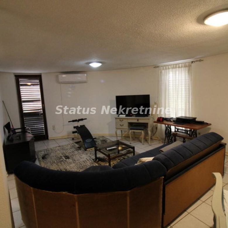 Kuća na prodaju, Sremska Mitrovica, 416m², 380.000 €