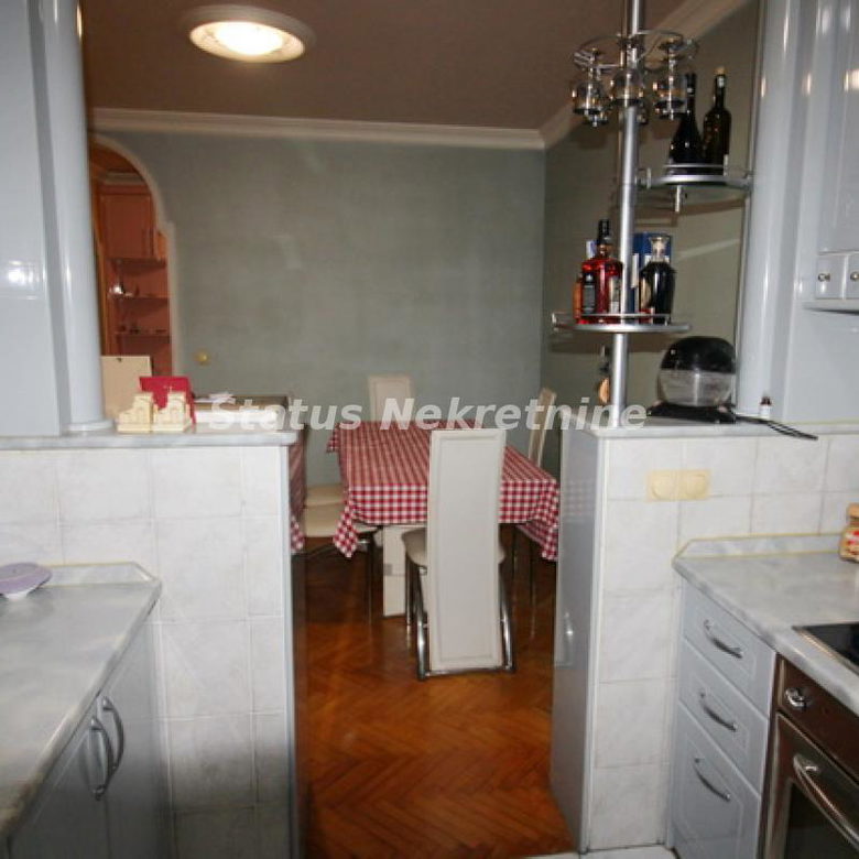 Trosoban stan na prodaju, Grbavica, Novi Sad, 91m², 247.200 €