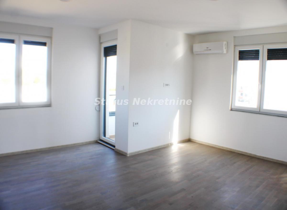 Trosoban stan na prodaju, Petrovaradin, Novi Sad, 77m², 175.000 €
