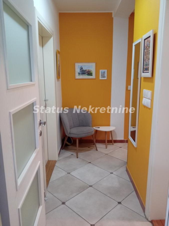 Četvorosoban stan na prodaju, Grbavica, Novi Sad, 96m², 355.000 €