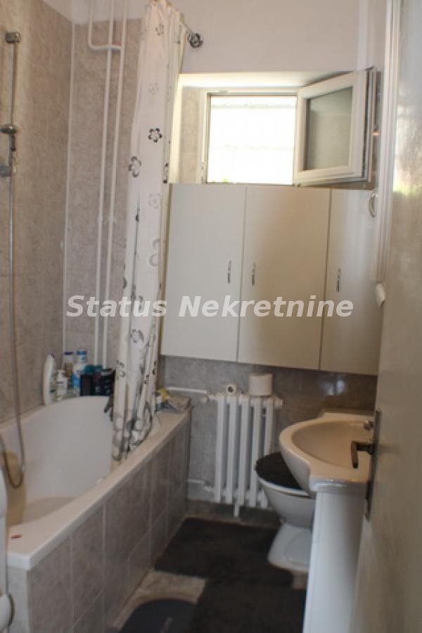 Dvoiposoban stan na prodaju, Grbavica, Novi Sad, 77m², 195.700 €