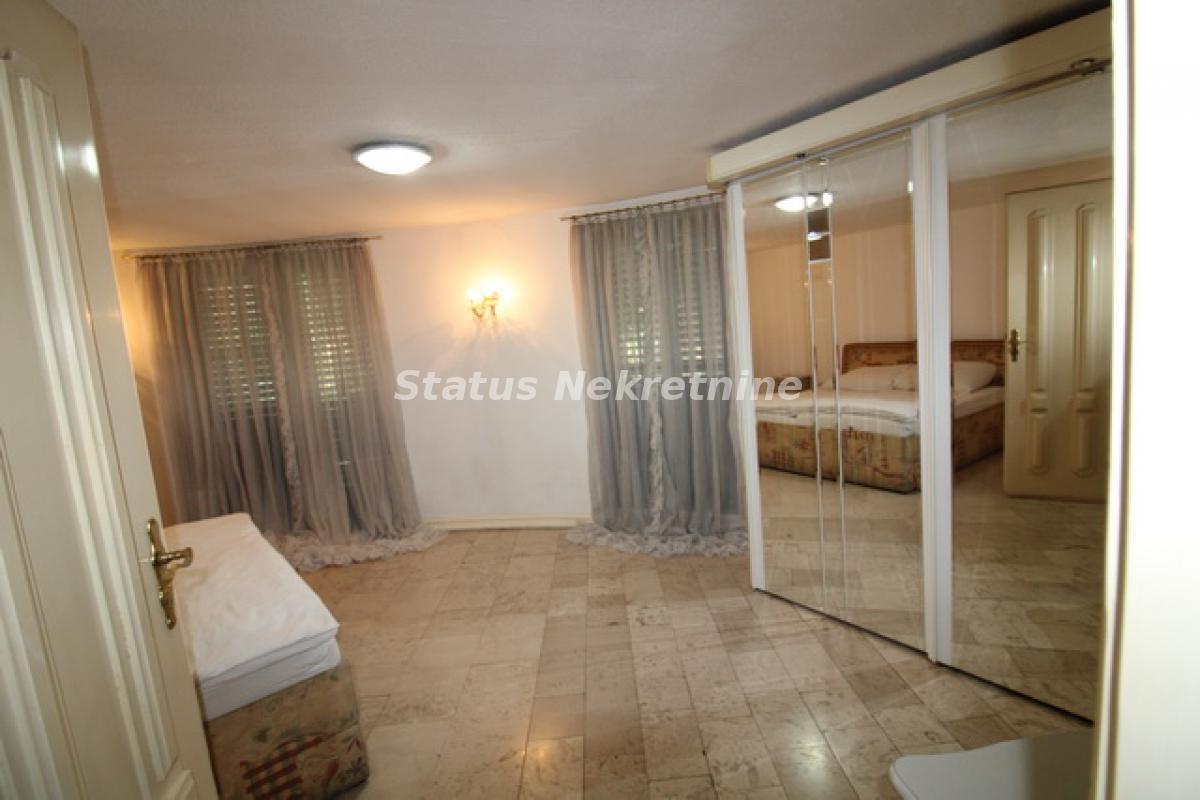 Kuća na prodaju, Sremska Mitrovica, 416m², 380.000 €