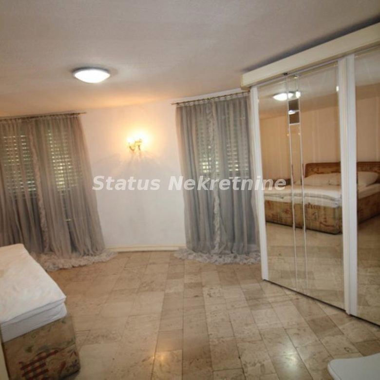 Kuća na prodaju, Sremska Mitrovica, 416m², 380.000 €