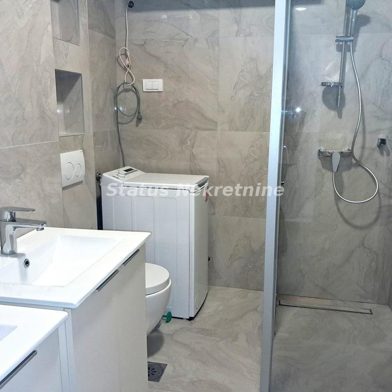 Višesoban stan na prodaju, Adamovićevo Naselje, Novi Sad, 129m², 378.700 €