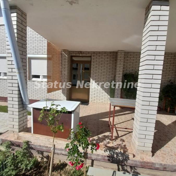 Četvorosoban stan na prodaju, Lipov Gaj, Novi Sad, 160m², 217.500 €