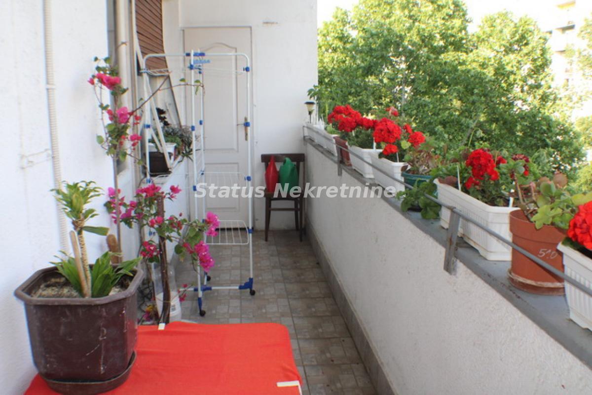 Dvoiposoban stan na prodaju, Grbavica, Novi Sad, 77m², 195.700 €