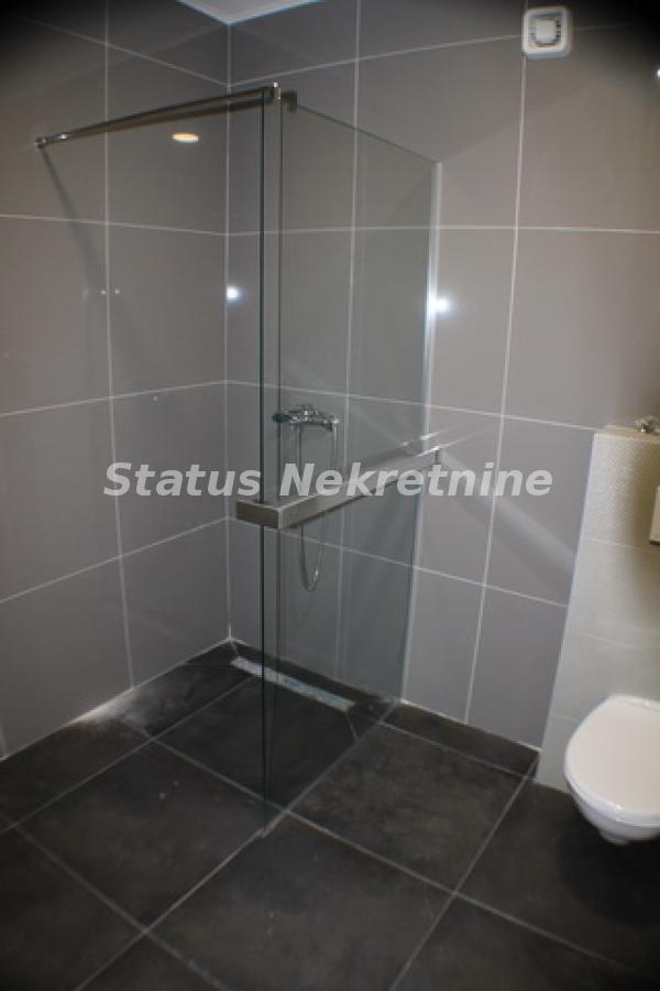 Četvorosoban stan na prodaju, Petrovaradin, Novi Sad, 78m², 161.000 €