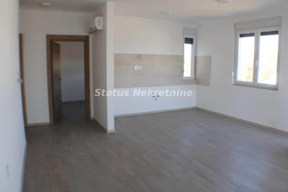 Trosoban stan na prodaju, Petrovaradin, Novi Sad, 77m², 175.000 €