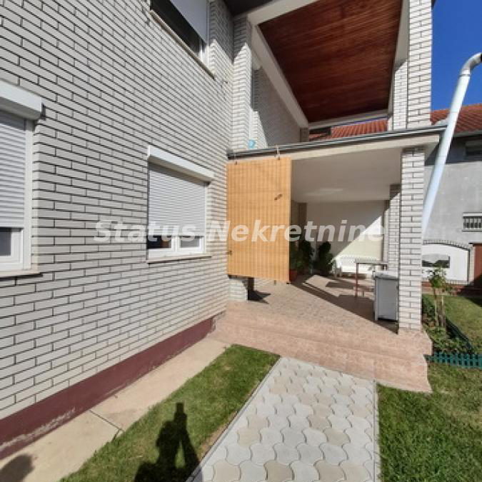 Četvorosoban stan na prodaju, Lipov Gaj, Novi Sad, 160m², 217.500 €