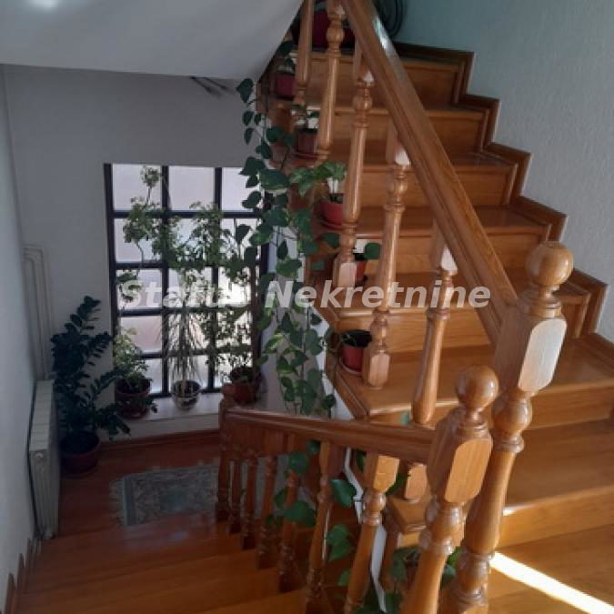 Četvorosoban stan na prodaju, Lipov Gaj, Novi Sad, 160m², 217.500 €