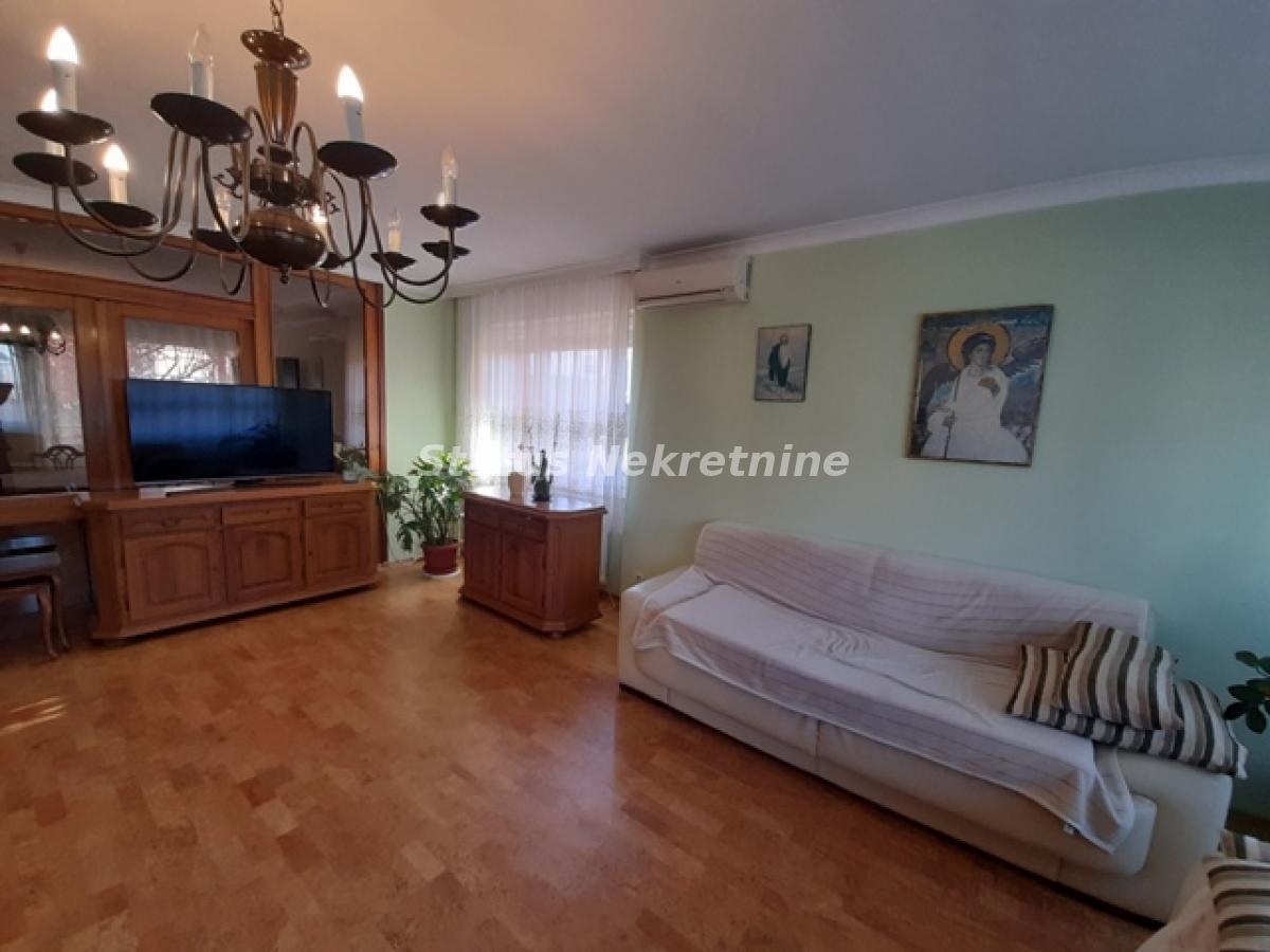 actionimagesite31agencystatusimgkpgj24wtut-5c Kuća na prodaju, Sremska Kamenica, Novi Sad, 360m², 420.000 €