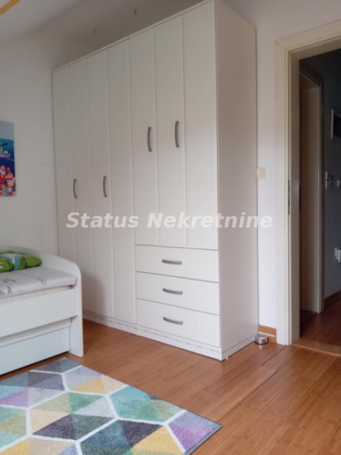 Četvorosoban stan na prodaju, Grbavica, Novi Sad, 96m², 355.000 €