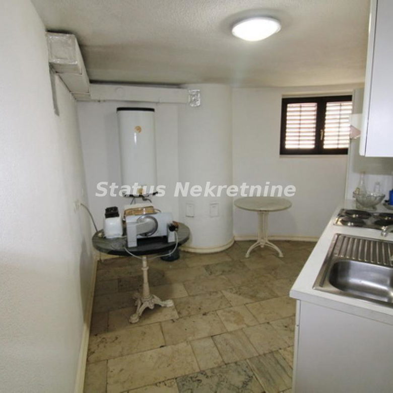 Kuća na prodaju, Sremska Mitrovica, 416m², 380.000 €