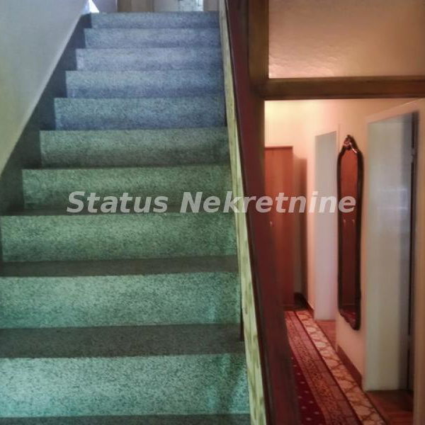 Kuća na prodaju, Futog, Novi Sad, 300m², 216.300 €