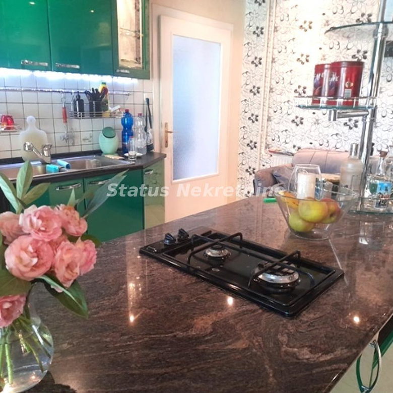 Kuća na prodaju, Temerin, 274m², 264.710 €