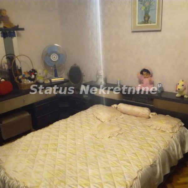 Kuća na prodaju, Futog, Novi Sad, 300m², 216.300 €