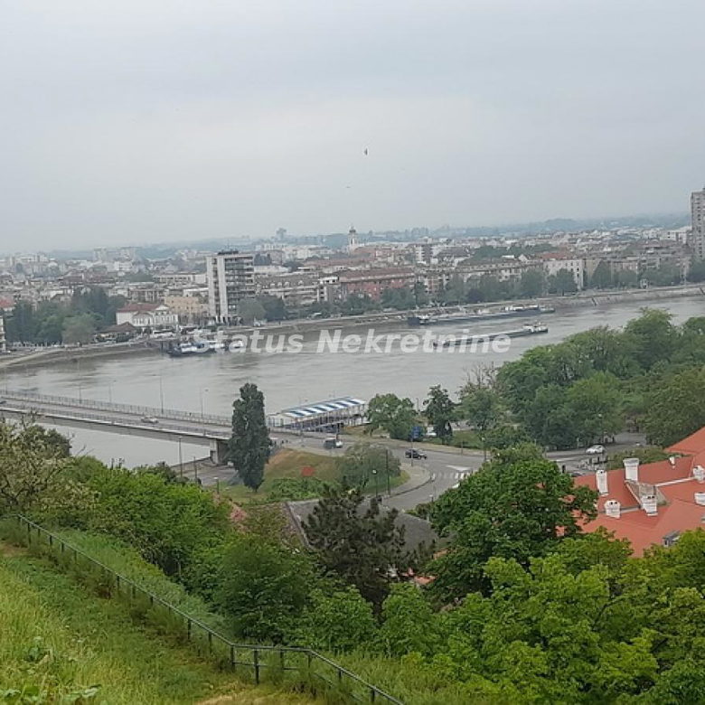 Četvorosoban stan na prodaju, Petrovaradin, Novi Sad, 188m², 329.600 €