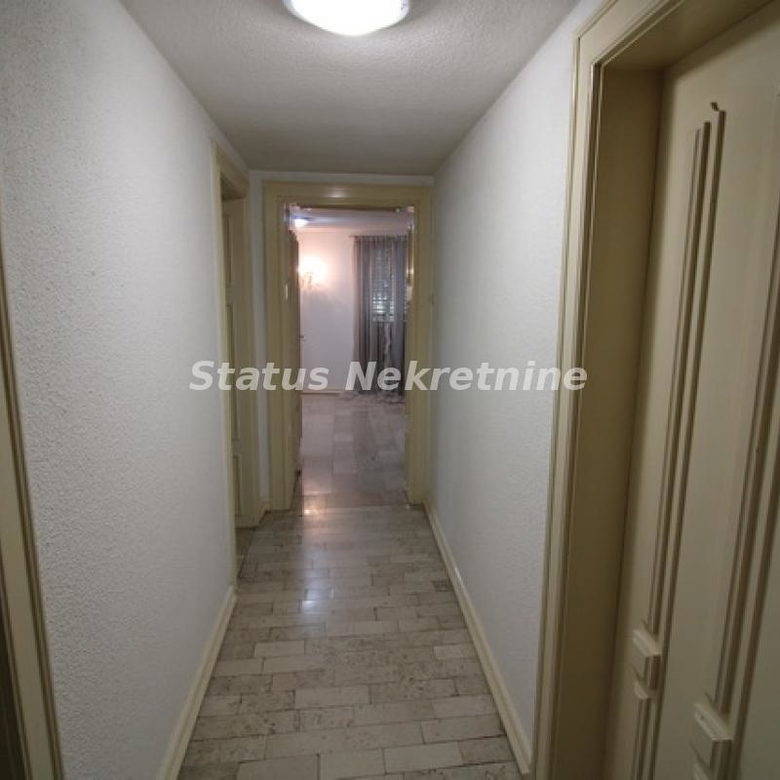 Kuća na prodaju, Sremska Mitrovica, 416m², 380.000 €